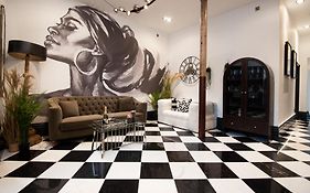 The Vault Luxury Apartment